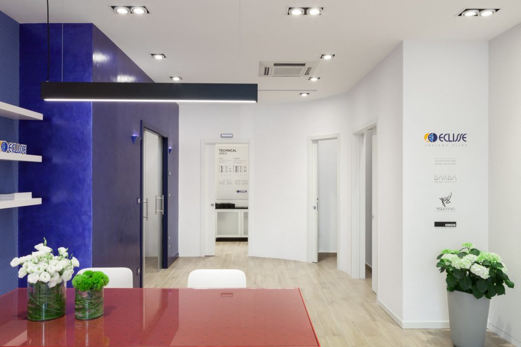 Classic Collection: i controtelai per porte scorrevoli con stipiti nello showroom di Pescara