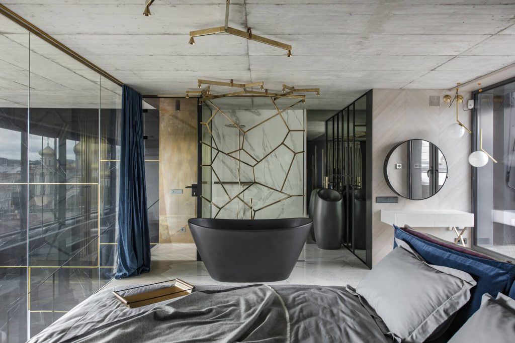 Bagno stile suite con vasca nera