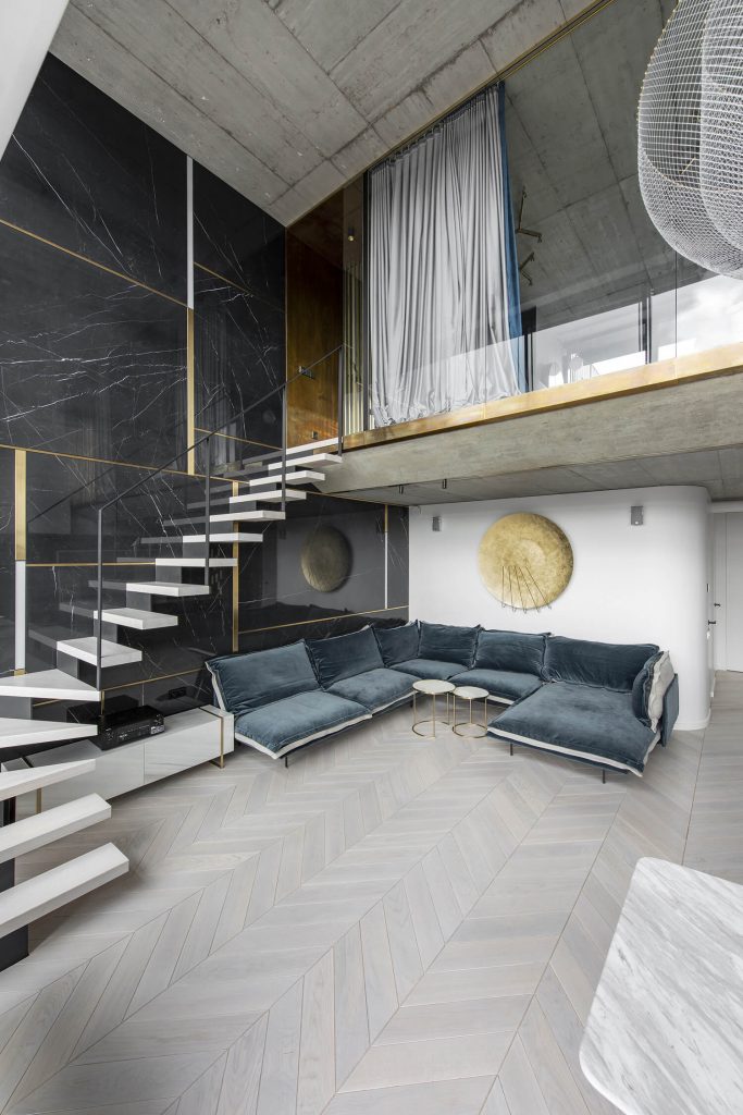 Living con divano royal blue
