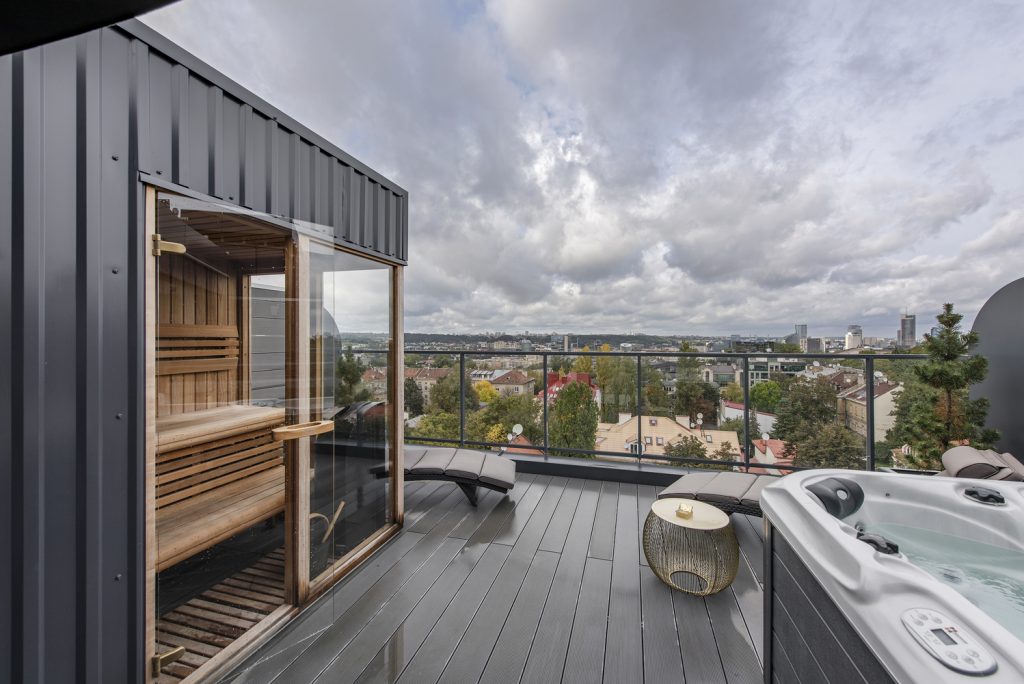 Terrazza con sauna e jacuzzi