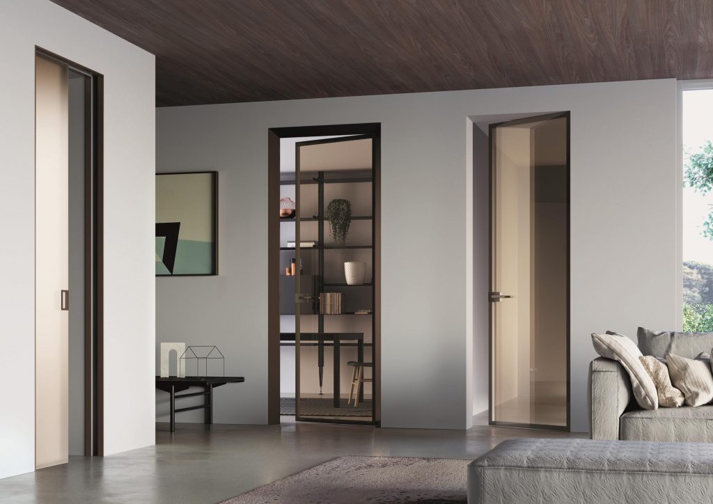 Porte in vetro ECLISSE esposte in showroom a Milano