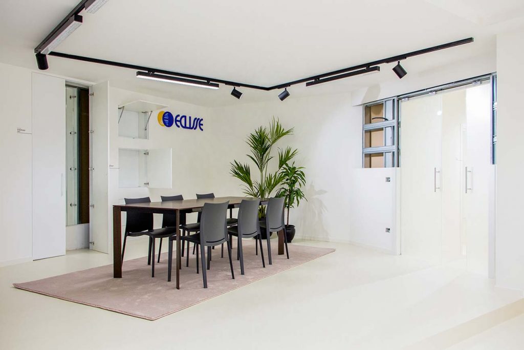 ECLISSE Syntesis Areo all'interno dello showroom di Napoli