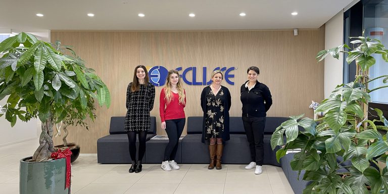 Le ragazze che hanno frequentato il corso CIOFS e sono state assunte in ECLISSE