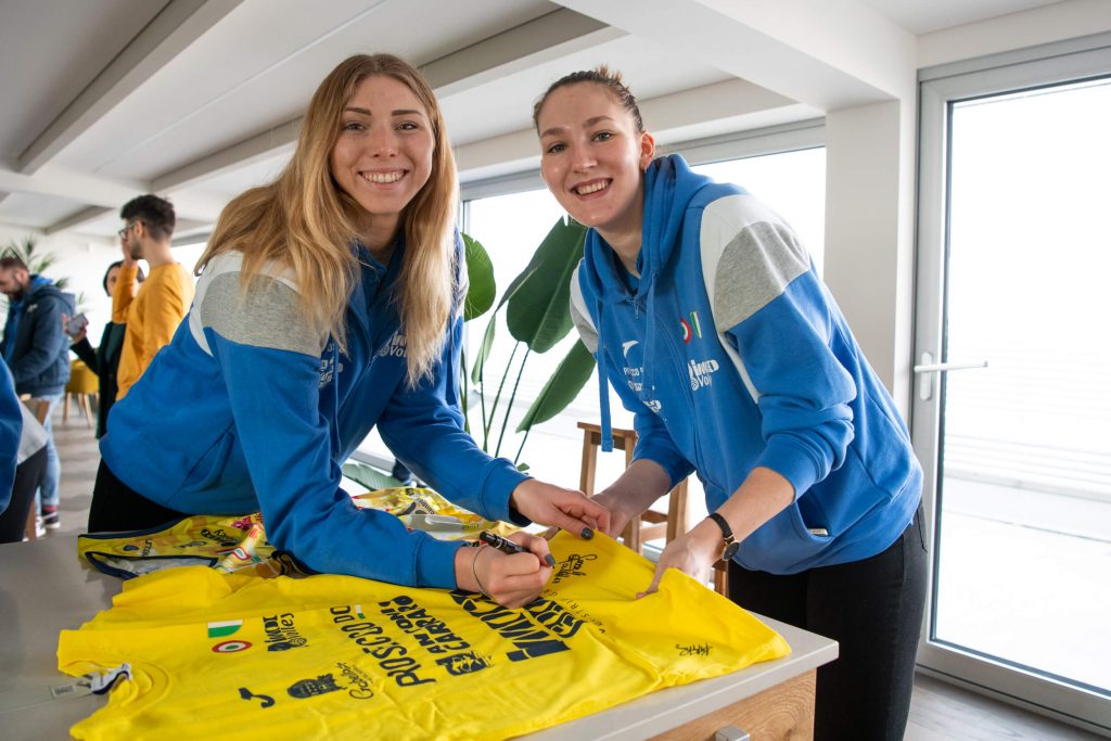 Fahr e Lubian in posa per la firma delle maglie